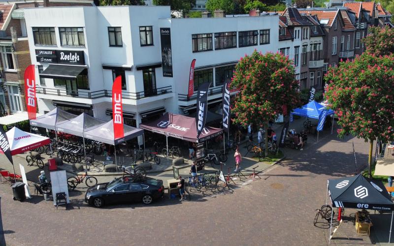 <p>Het Bike Festival is h&eacute;t testevent voor fietsliefhebbers. Ontdek de nieuwste modellen van Specialized, BMC en Isaac en test meerdere fietsen. Krijg deskundig advies, geniet van een kop koffie en ontdek nieuwe kledingmerken. Daarnaast zijn er presentaties, tech-support en exclusieve productlanceringen. Een dag vol fietsplezier, innovaties en gezelligheid!</p>
